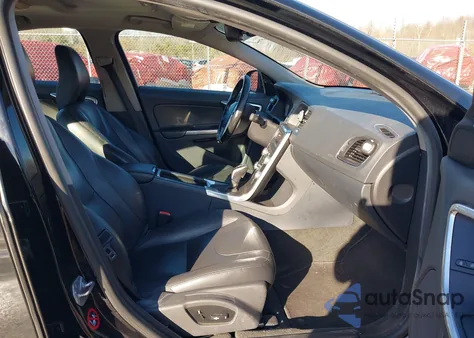 2015 Volvo S60 T5 Premier из США, поврежденный, VIN YV126MFK5F1361146